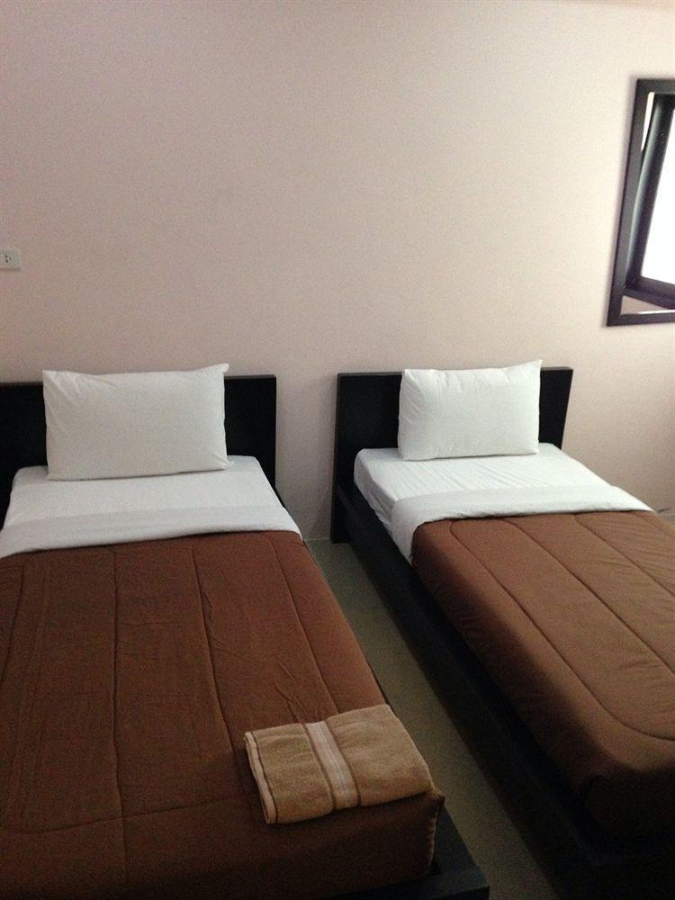 A And A Guesthouse Bangkok Exterior photo