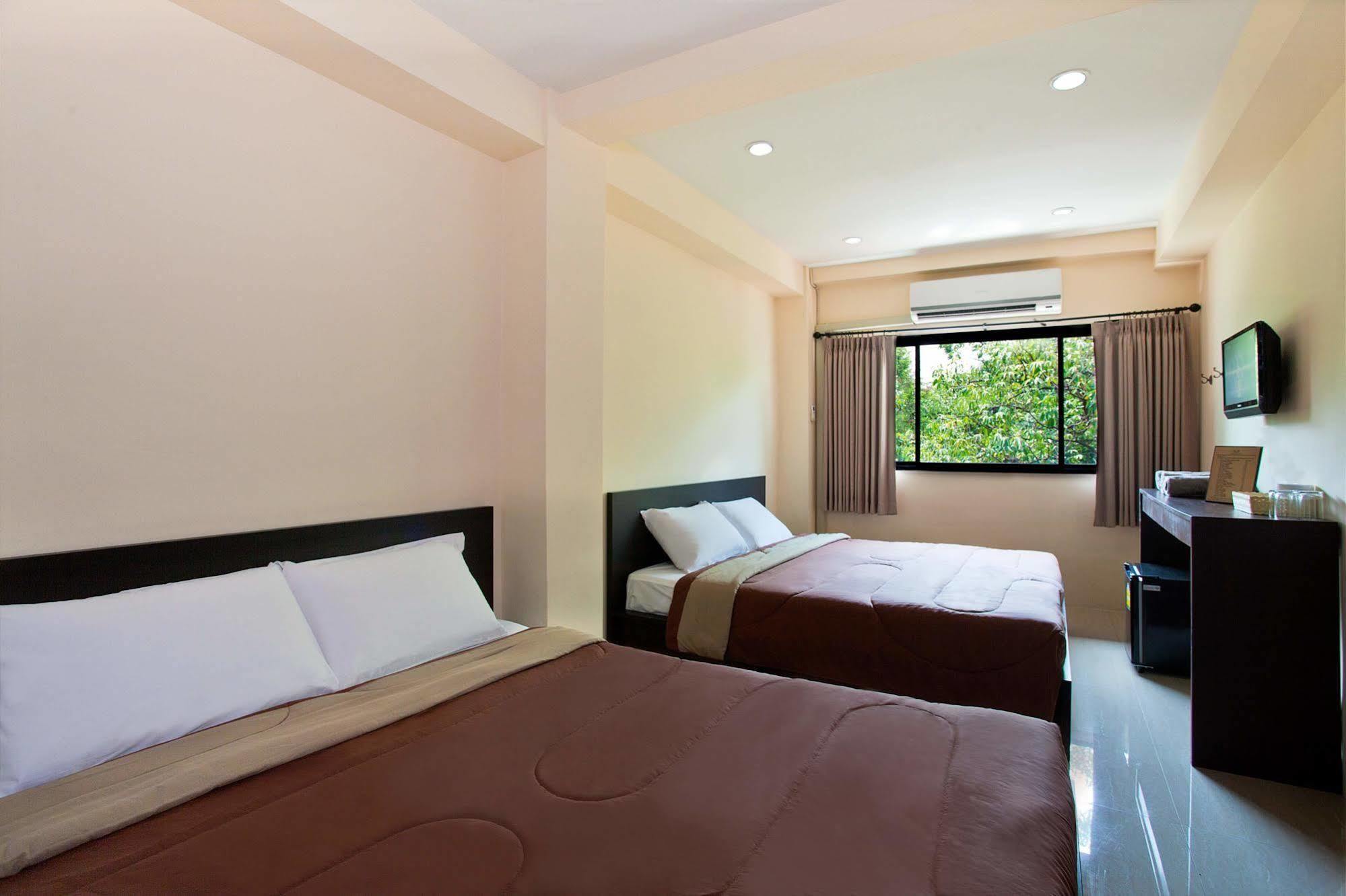A And A Guesthouse Bangkok Exterior photo