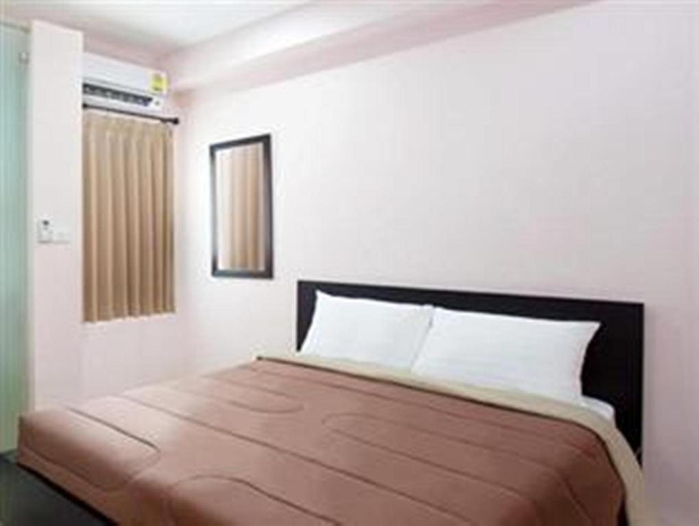 A And A Guesthouse Bangkok Room photo